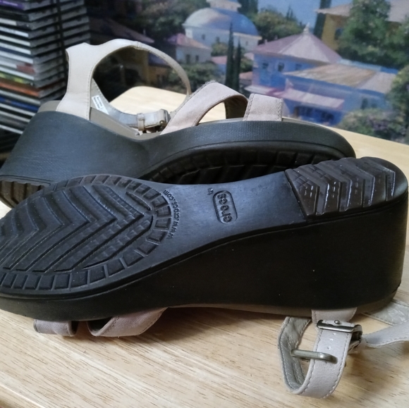 π‘π‘ CROCS FASHIONABLE SANDALS π’π’A FABULOUS GIFT π GIVING. - Picture 9 of 15